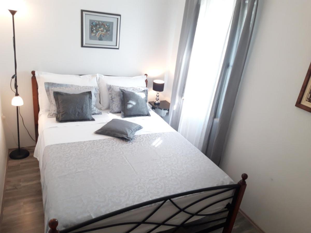 スプリトLuxury Mansarda Duplex - City Centre - Stone Houseアパートメント エクステリア 写真