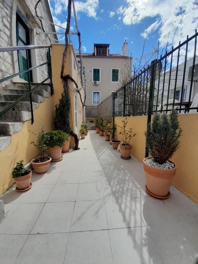 スプリトLuxury Mansarda Duplex - City Centre - Stone Houseアパートメント エクステリア 写真
