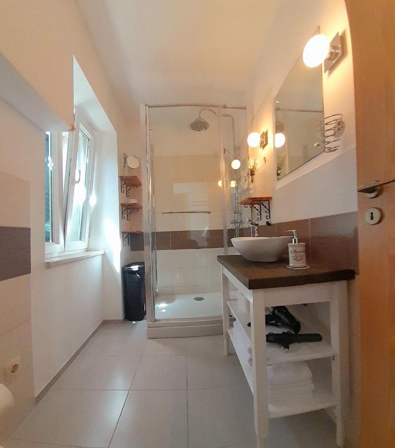 スプリトLuxury Mansarda Duplex - City Centre - Stone Houseアパートメント エクステリア 写真